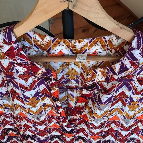 🌸5/$30🌸 Multi-colored Tunic Top EUC - Picture 2 of 13